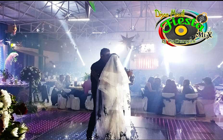 Renta pista iluminada para boda, quinceanera en tlaxcala Dj sonido discomovil